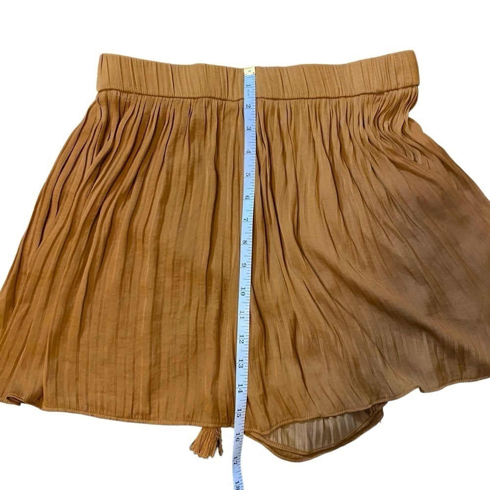 Zara Women's Pleat Short Stain Gold Color (see measurements for size) - Picture 5 of 12